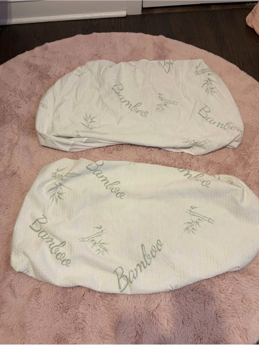 Set of standard crib sheets (4)and crib mattress protectors (3)